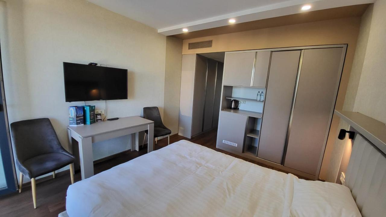 Black Sea Apartments Alliance Palace Батуми Экстерьер фото