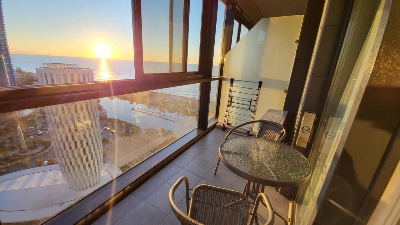 Black Sea Apartments Alliance Palace Батуми Экстерьер фото
